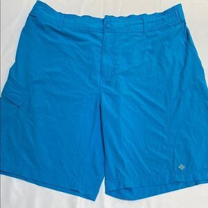 Columbia Blue Cargo Shorts Lightweight and Versatile